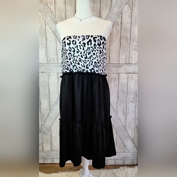 Dresses & Skirts - Chic Leopard Print Black and White Midi Dress